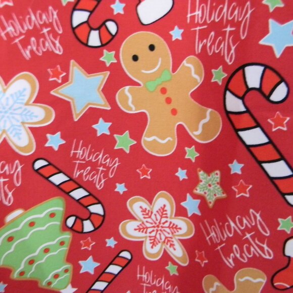 Cassandra O Red Gingerbread Tree Cookie Christmas Scrubs Sz S M New - Picture 3 of 4